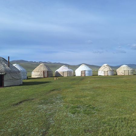 Hotel Zalkar Yurt Camp à Song-Kul Extérieur photo