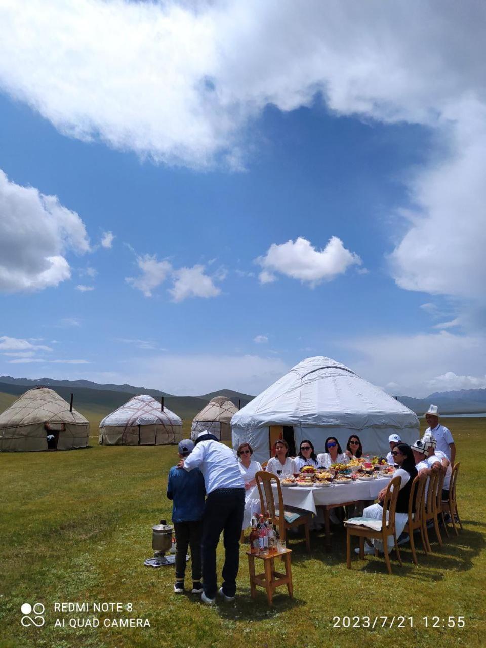 Hotel Zalkar Yurt Camp à Song-Kul Extérieur photo