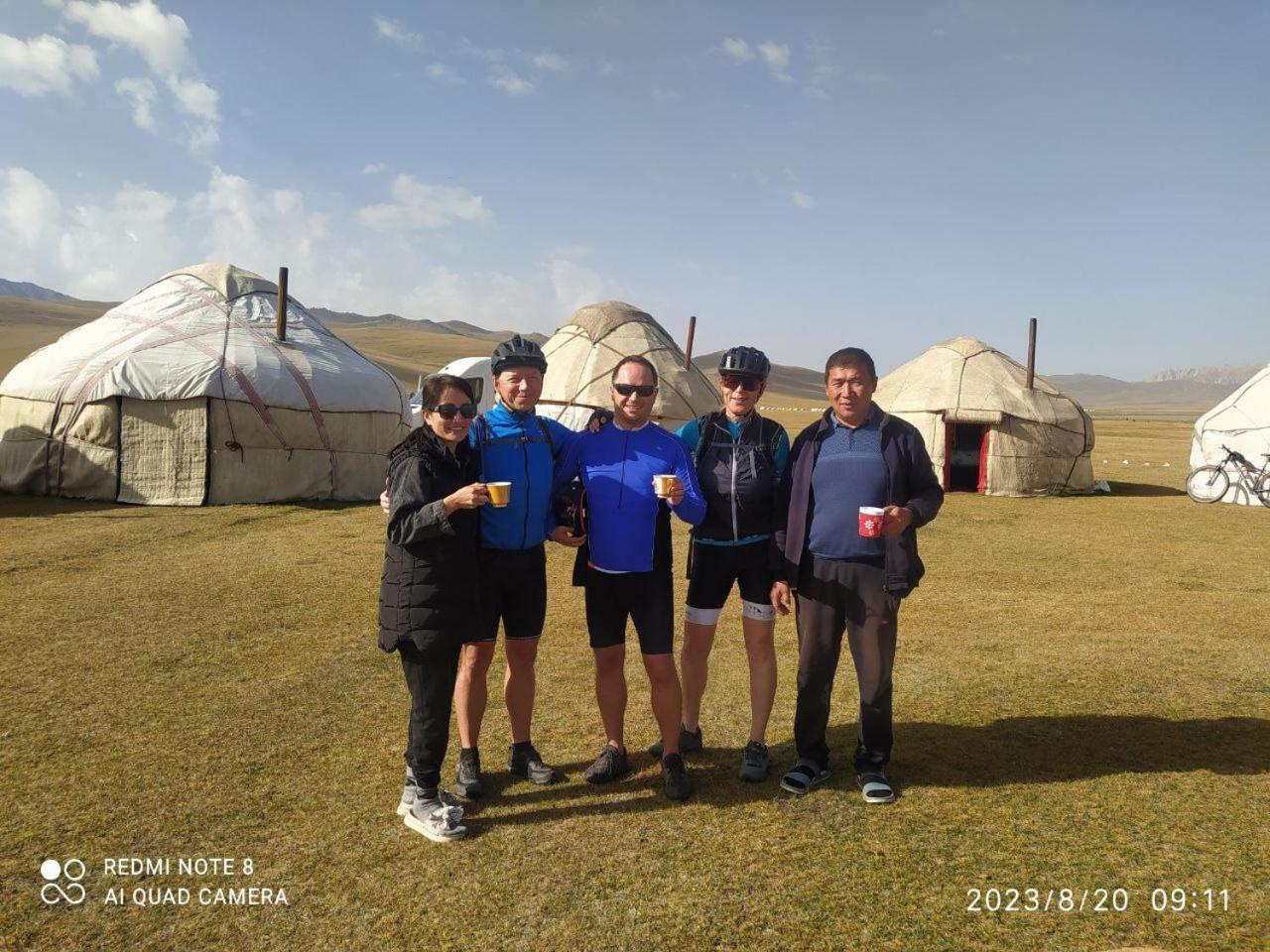 Hotel Zalkar Yurt Camp à Song-Kul Extérieur photo
