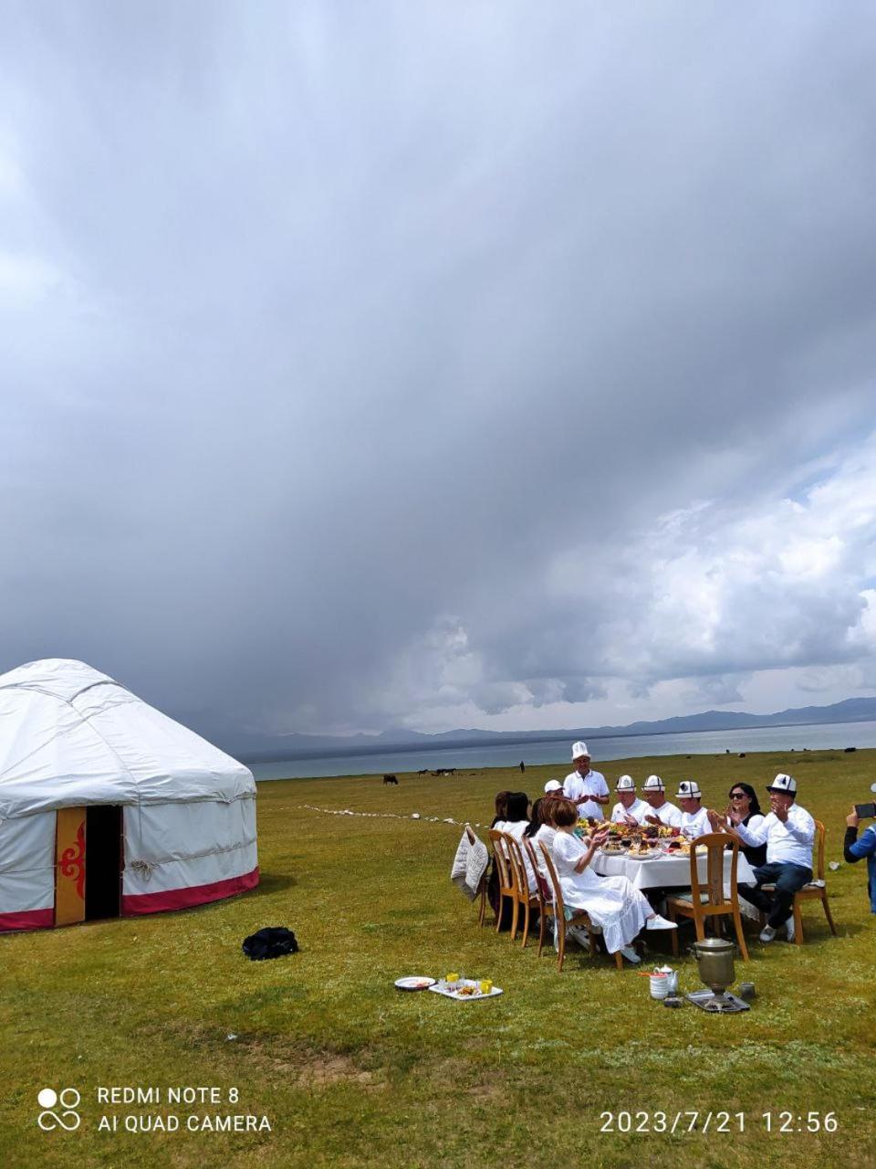 Hotel Zalkar Yurt Camp à Song-Kul Extérieur photo