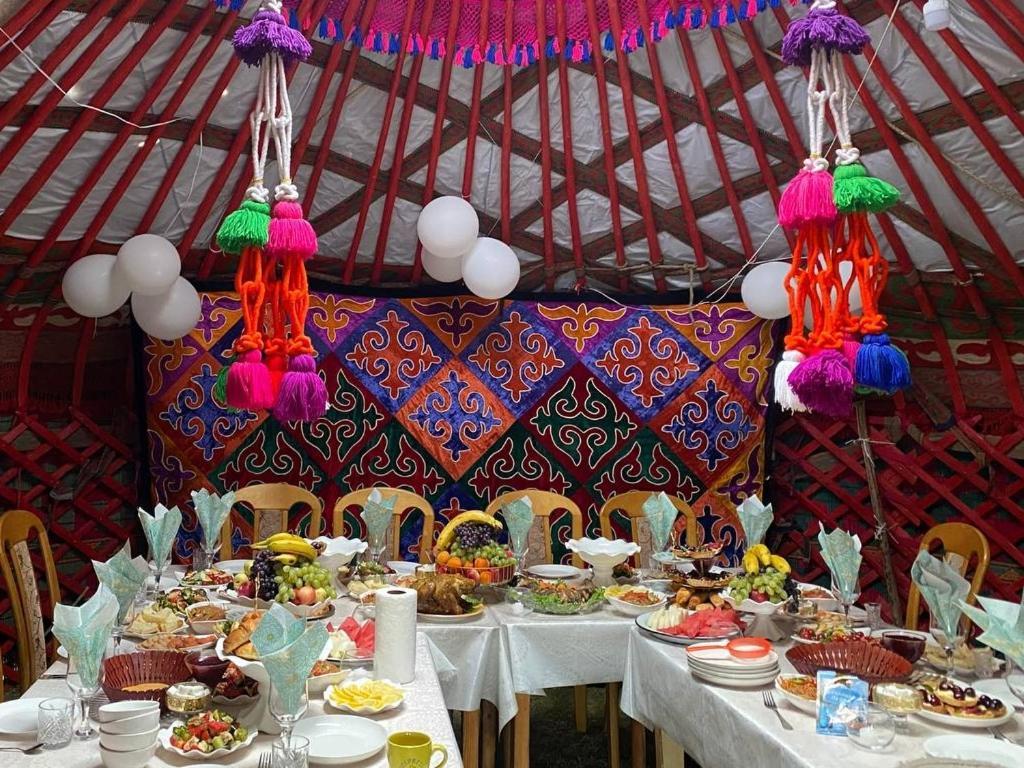 Hotel Zalkar Yurt Camp à Song-Kul Extérieur photo