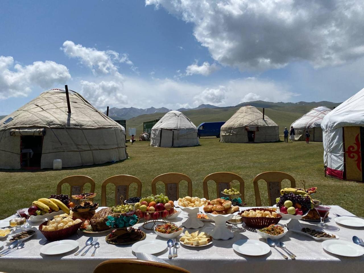 Hotel Zalkar Yurt Camp à Song-Kul Extérieur photo
