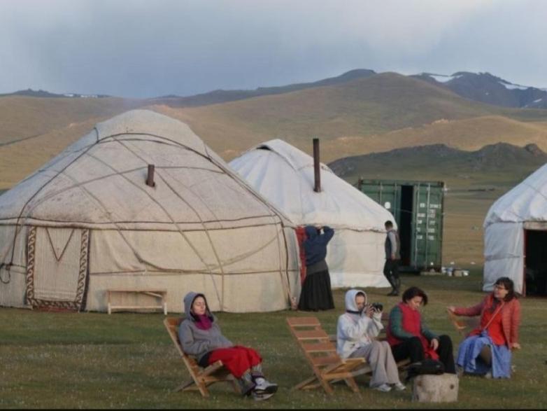 Hotel Zalkar Yurt Camp à Song-Kul Extérieur photo