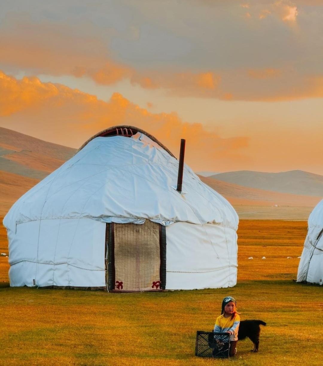 Hotel Zalkar Yurt Camp à Song-Kul Extérieur photo